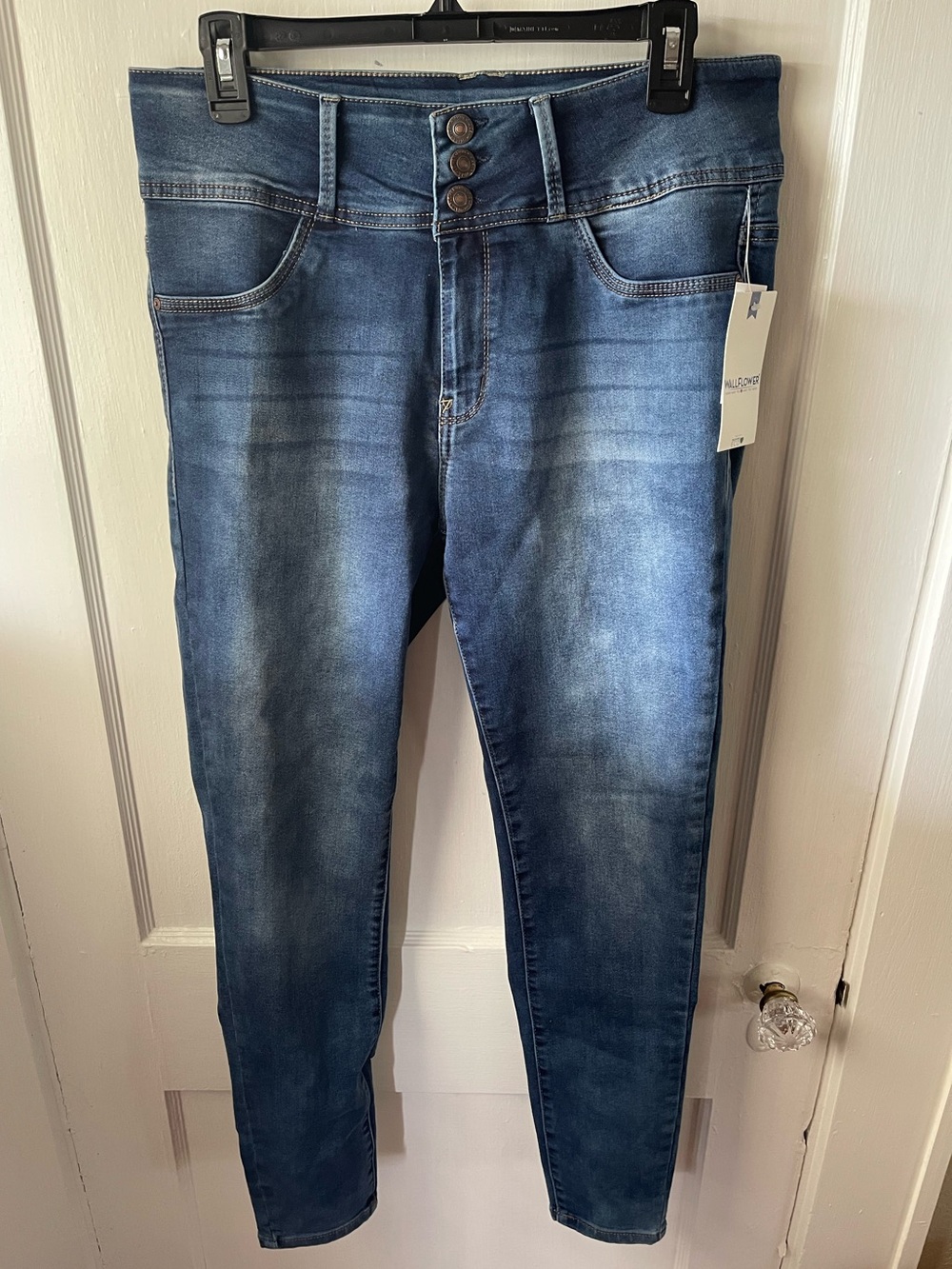 Wallflower size 14 plus reg blue skinny jeans. Never worn.
